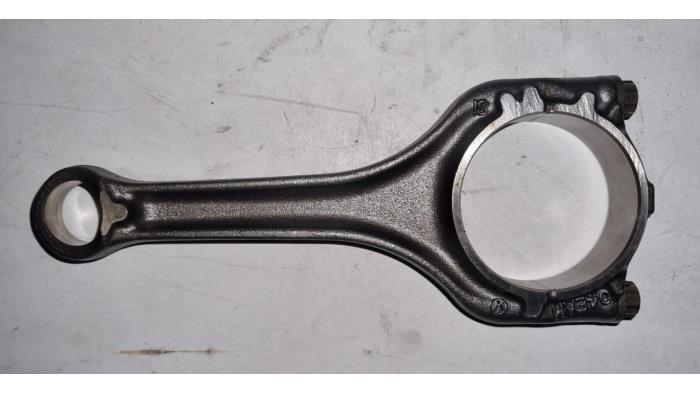 Usados Pistón Volkswagen Golf Precio € 90,75 IVA incluido ofrecido por AKAS Automaterialen