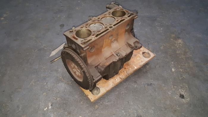 Used Engine crankcase Renault Laguna Price € 121,00 Inclusive VAT offered by AKAS Automaterialen
