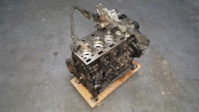 Used Engine crankcase Renault Vel Satis Price € 151,25 Inclusive VAT offered by AKAS Automaterialen