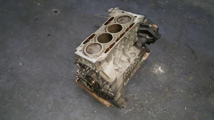Gebrauchte Motor Unterblock Peugeot 307 Preis € 121,00 Mit Mehrwertsteuer angeboten von AKAS Automaterialen