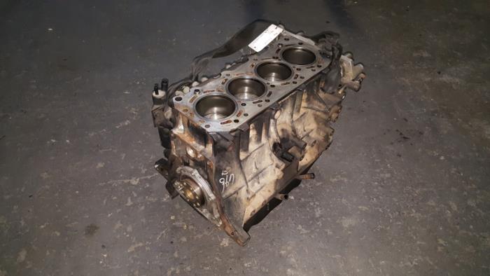 Used Engine crankcase Kia Carnival Price € 121,00 Inclusive VAT offered by AKAS Automaterialen