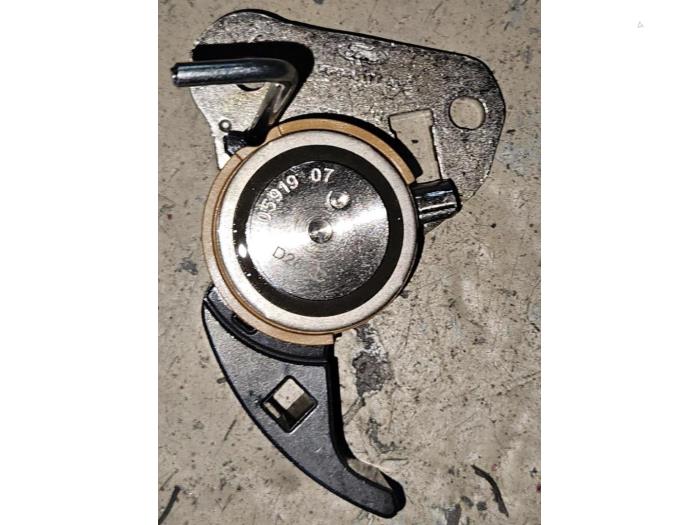 Usados Tensor correa múltiple Ford Fiesta Precio € 96,80 IVA incluido ofrecido por AKAS Automaterialen
