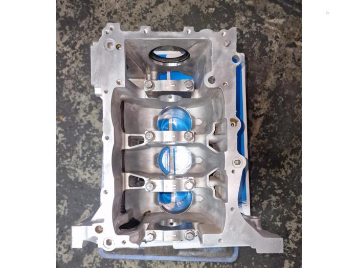 Used Engine crankcase Peugeot 208 Price € 302,50 Inclusive VAT offered by AKAS Automaterialen