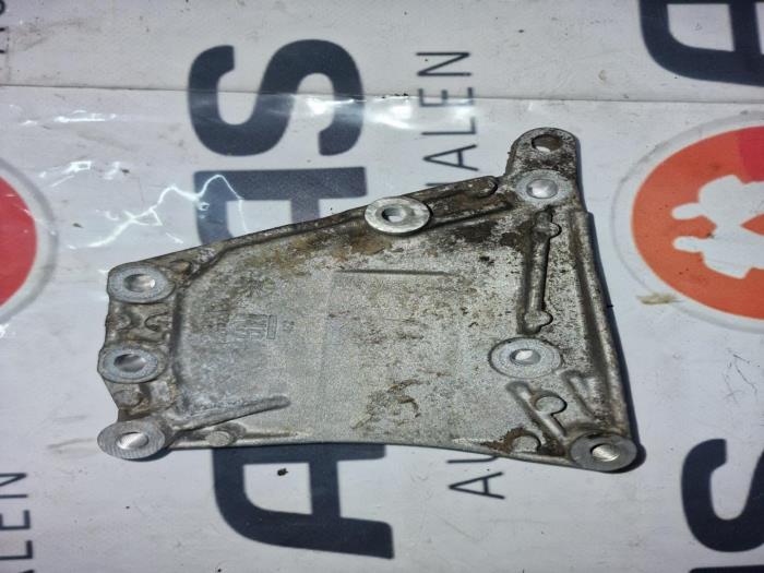 Usagé Support dynamo bas Opel Corsa Prix € 12,10 Prix TTC proposé par AKAS Automaterialen