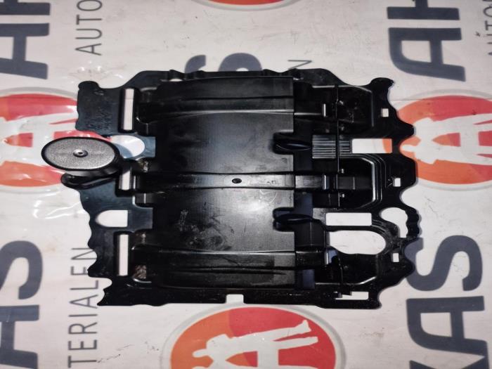 Usagé Couvercle carter Volkswagen Polo Prix € 12,10 Prix TTC proposé par AKAS Automaterialen