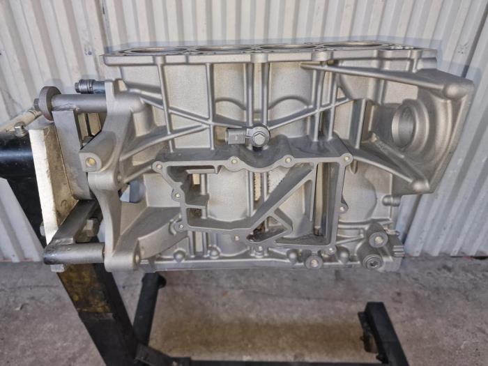Used Engine crankcase Volkswagen Golf Plus Price € 242,00 Inclusive VAT offered by AKAS Automaterialen