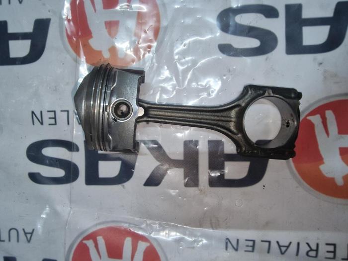 Usados Pistón Volkswagen Golf Precio € 48,40 IVA incluido ofrecido por AKAS Automaterialen