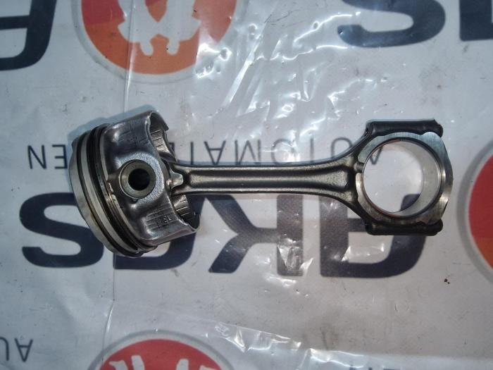 Gebrauchte Kolben Opel Corsa Preis € 121,00 Mit Mehrwertsteuer angeboten von AKAS Automaterialen