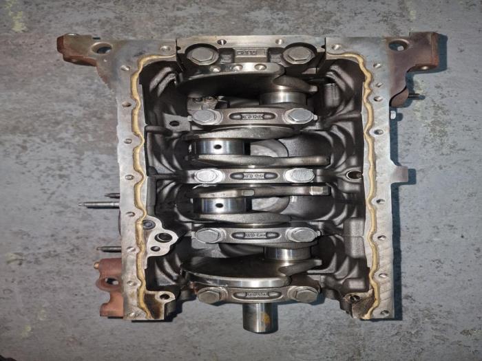 Used Engine crankcase Peugeot 307 Price € 151,25 Inclusive VAT offered by AKAS Automaterialen