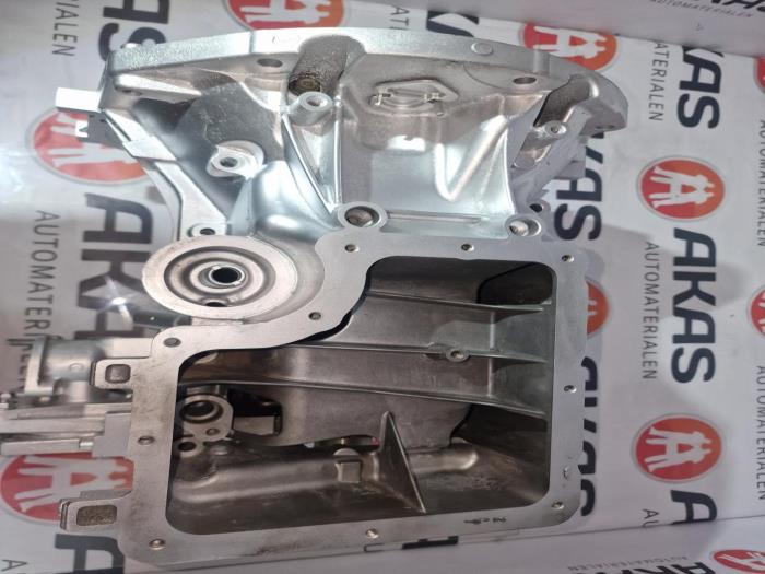 Used Engine crankcase Kia Picanto Price € 211,75 Inclusive VAT offered by AKAS Automaterialen