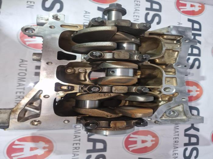 Used Engine crankcase Renault Captur Price € 423,50 Inclusive VAT offered by AKAS Automaterialen