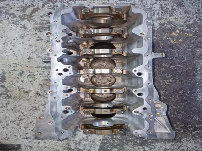 Used Engine crankcase BMW 5-Serie Price € 1.210,00 Inclusive VAT offered by AKAS Automaterialen