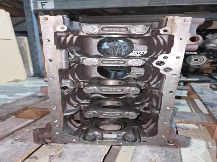Used Engine crankcase Peugeot 508 Price € 484,00 Inclusive VAT offered by AKAS Automaterialen