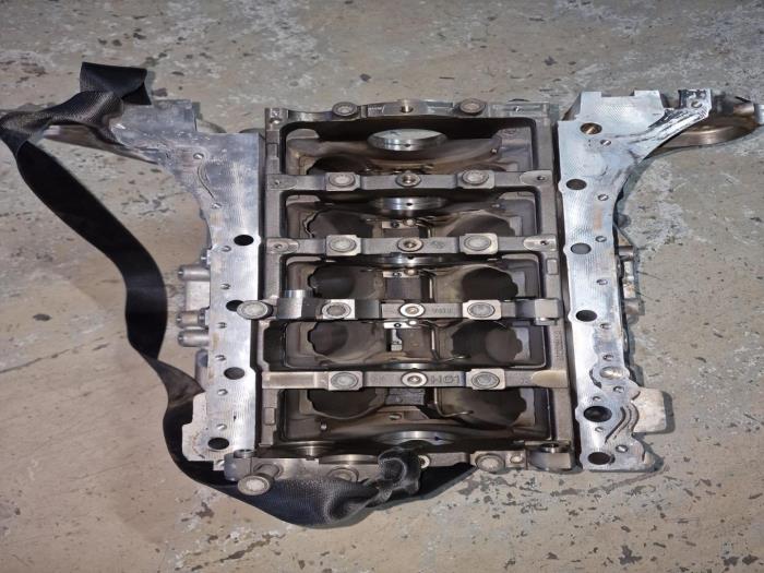 Used Engine crankcase Volkswagen Touareg Price € 423,50 Inclusive VAT offered by AKAS Automaterialen