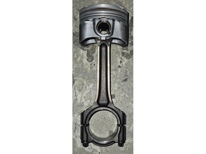 Usados Pistón Ford Focus Precio € 90,75 IVA incluido ofrecido por AKAS Automaterialen