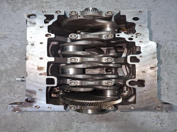 Used Engine crankcase Volkswagen Tiguan Price € 544,50 Inclusive VAT offered by AKAS Automaterialen