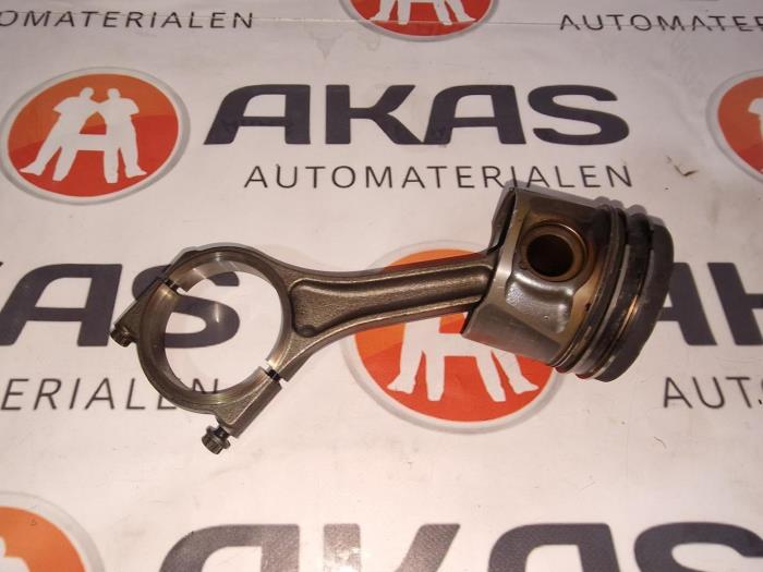 Używane Tlok Peugeot 607 Cena € 24,20 Z VAT oferowane przez AKAS Automaterialen