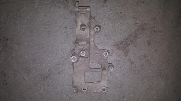 Usagé Support dynamo haut Citroen BX Prix € 48,40 Prix TTC proposé par AKAS Automaterialen (acceptatie)