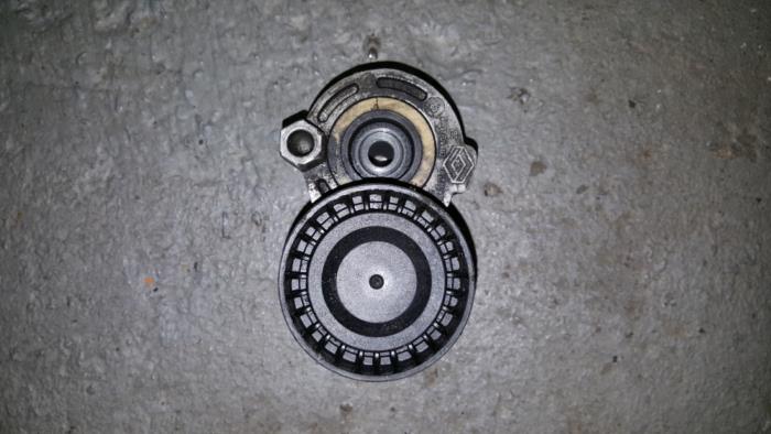 Usados Tensor correa múltiple Citroen BX Precio € 36,30 IVA incluido ofrecido por AKAS Automaterialen (acceptatie)
