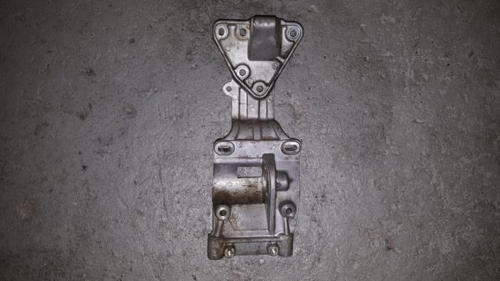 Gebrauchte Dynamostütze oben Citroen BX Preis € 60,50 Mit Mehrwertsteuer angeboten von AKAS Automaterialen (acceptatie)