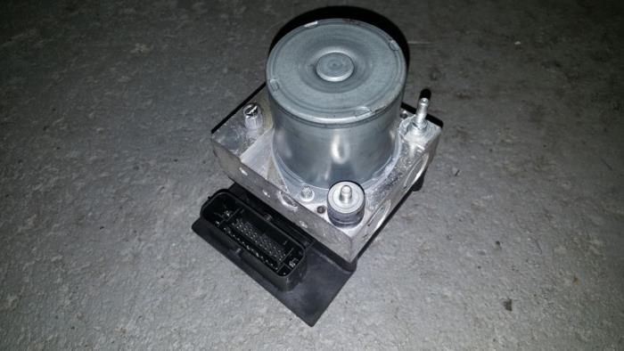 Używane Pompa ABS Citroen BX Cena € 242,00 Z VAT oferowane przez AKAS Automaterialen (acceptatie)