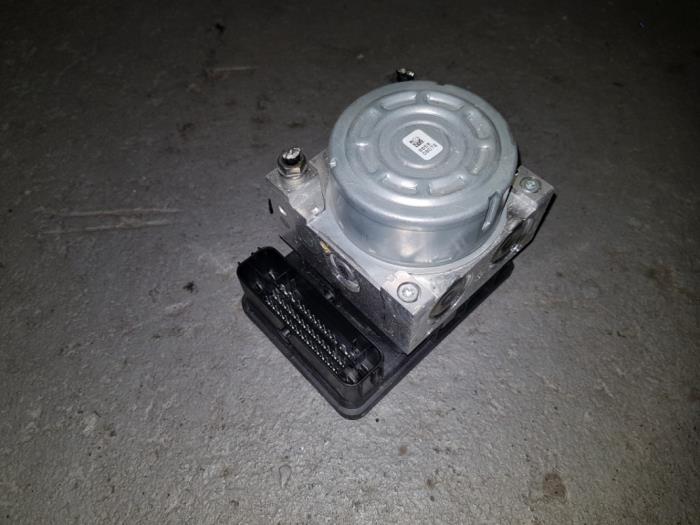 Używane Pompa ABS Citroen BX Cena € 60,50 Z VAT oferowane przez AKAS Automaterialen (acceptatie)