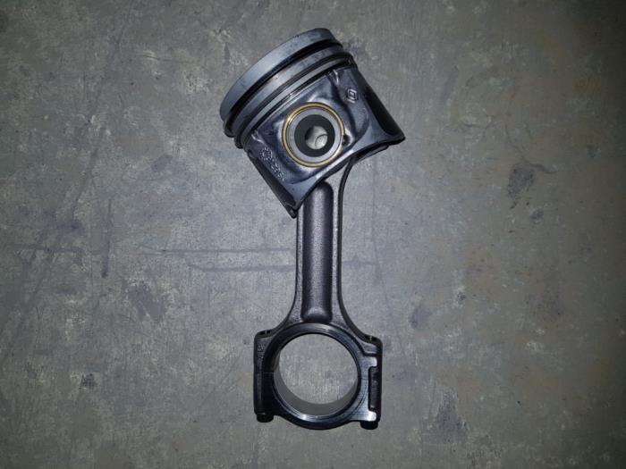 Usados Pistón Citroen BX Precio € 60,50 IVA incluido ofrecido por AKAS Automaterialen (acceptatie)