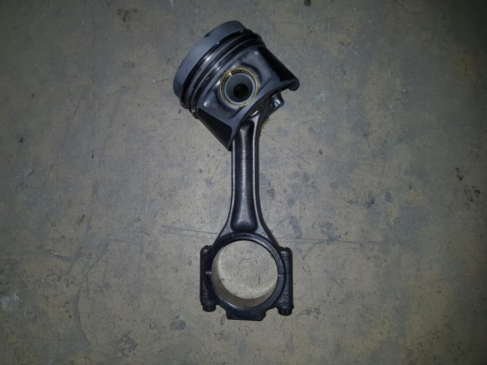 Usados Pistón Citroen BX Precio € 90,75 IVA incluido ofrecido por AKAS Automaterialen (acceptatie)