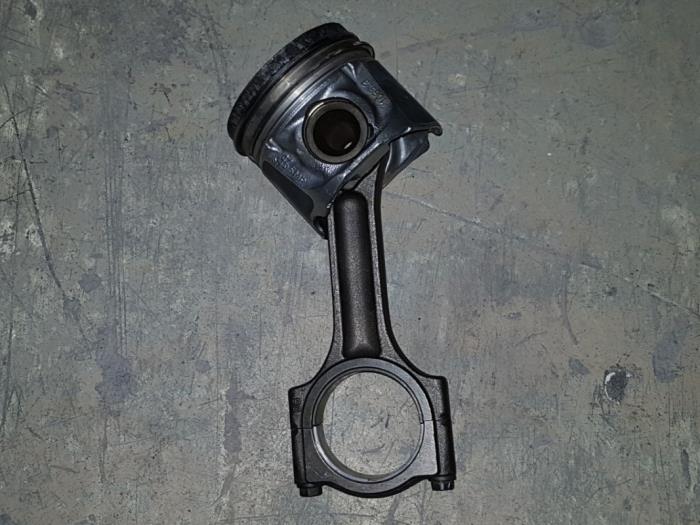 Gebrauchte Kolben Citroen BX Preis € 60,50 Mit Mehrwertsteuer angeboten von AKAS Automaterialen (acceptatie)