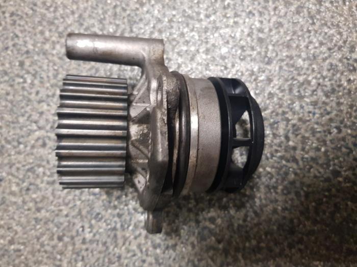 Begagnade Vattenpump Citroen BX Pris € 24,20 Inklusive moms erbjuds av AKAS Automaterialen (acceptatie)