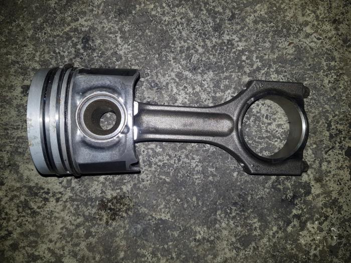 Usados Pistón Citroen BX Precio € 121,00 IVA incluido ofrecido por AKAS Automaterialen (acceptatie)