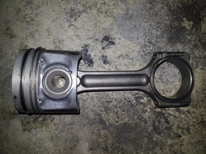 Gebrauchte Kolben Citroen BX Preis € 60,50 Mit Mehrwertsteuer angeboten von AKAS Automaterialen (acceptatie)