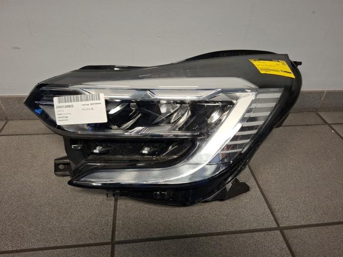 Używane Reflektor lewy Renault Captur II (RJB) Cena € 749,99 Z VAT oferowane przez De Jonghe Recuparts