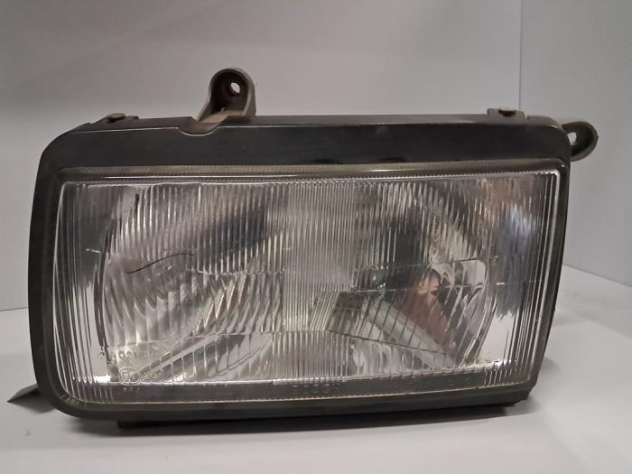 Używane Reflektor lewy Opel Frontera (6B) Cena € 50,00 Z VAT oferowane przez De Jonghe Recuparts