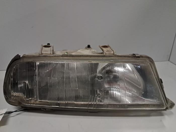 Używane Reflektor prawy Lancia Kappa 2.0 Turbo 16V LS,LX Cena € 60,50 Z VAT oferowane przez De Jonghe Recuparts