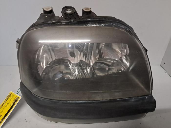 Używane Reflektor prawy Fiat Doblo (223A/119) Cena € 48,40 Z VAT oferowane przez De Jonghe Recuparts