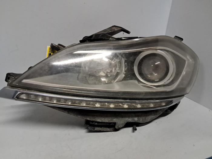 Używane Reflektor lewy Lancia Delta (844) Cena € 242,00 Z VAT oferowane przez De Jonghe Recuparts