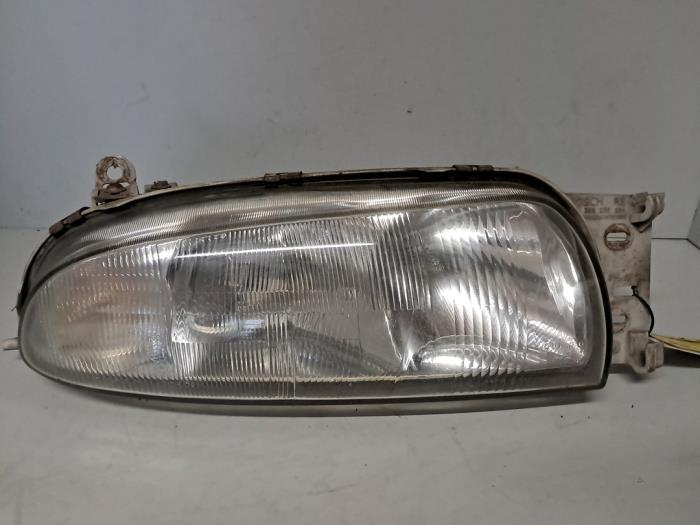 Używane Reflektor prawy Ford Courier (FVJ) Cena € 36,30 Z VAT oferowane przez De Jonghe Recuparts