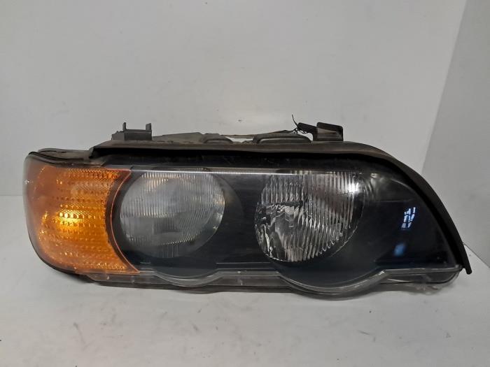 Używane Reflektor prawy BMW X5 (E53) 3.0 24V Cena € 242,00 Z VAT oferowane przez De Jonghe Recuparts