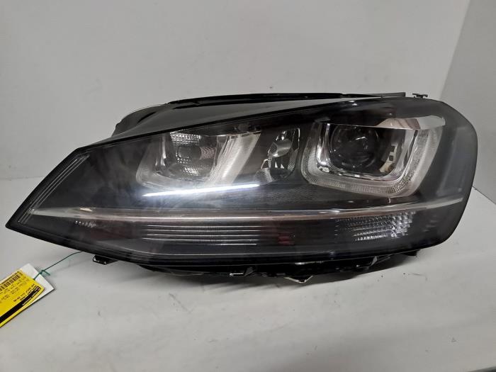 Używane Reflektor lewy Volkswagen Golf VII (AUA) 1.0 TSI 12V BlueMotion Cena € 786,50 Z VAT oferowane przez De Jonghe Recuparts