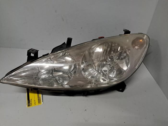 Używane Reflektor prawy Peugeot 307 (3A/C/D) Cena € 54,45 Z VAT oferowane przez De Jonghe Recuparts