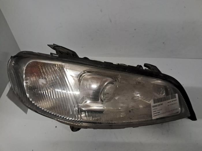 Używane Reflektor prawy Opel Omega B (25/26/27) 2.0 DTi 16V Cena € 84,70 Z VAT oferowane przez De Jonghe Recuparts
