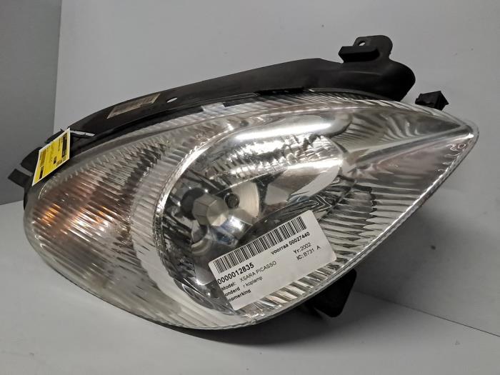 Używane Reflektor prawy Citroen Xsara Picasso (CH) 1.8 16V Cena € 48,40 Z VAT oferowane przez De Jonghe Recuparts