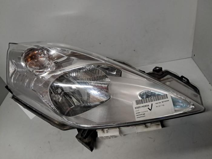Używane Reflektor prawy Nissan Leaf (ZE0) Leaf Cena € 302,50 Z VAT oferowane przez De Jonghe Recuparts