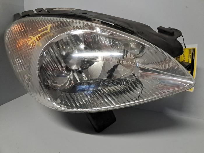 Używane Reflektor prawy Citroen Xsara Picasso (CH) 1.8 16V Cena € 48,40 Z VAT oferowane przez De Jonghe Recuparts
