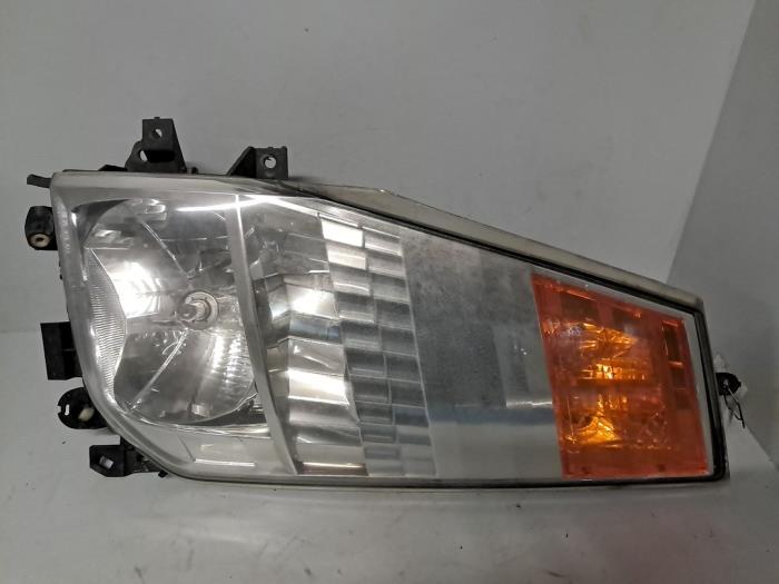 Używane Reflektor lewy Nissan Cabstar (F24) 28.12/32.12/34.12/35.12 DCI Cena € 181,50 Z VAT oferowane przez De Jonghe Recuparts