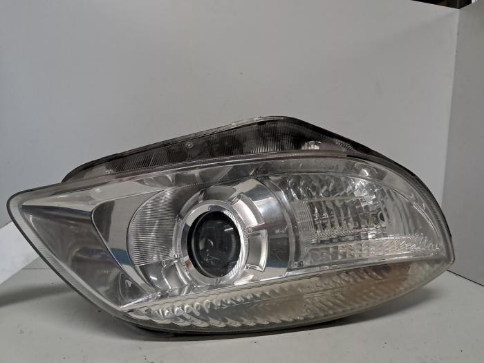 Używane Reflektor prawy Skoda Fabia II (5J) 1.2i 12V Cena € 90,00 Z VAT oferowane przez De Jonghe Recuparts