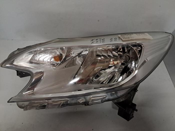 Używane Reflektor lewy Nissan Note (E12) 1.2 68 Cena € 302,50 Z VAT oferowane przez De Jonghe Recuparts