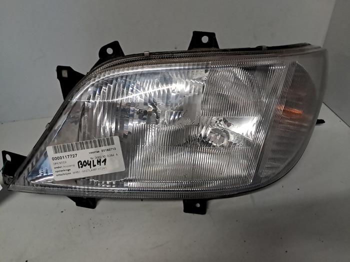 Używane Reflektor lewy Mercedes Sprinter (904/905) 616 CDI 20V Cena € 108,90 Z VAT oferowane przez De Jonghe Recuparts