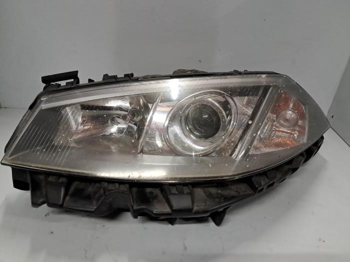 Używane Reflektor lewy Renault Megane Cena € 151,25 Z VAT oferowane przez De Jonghe Recuparts